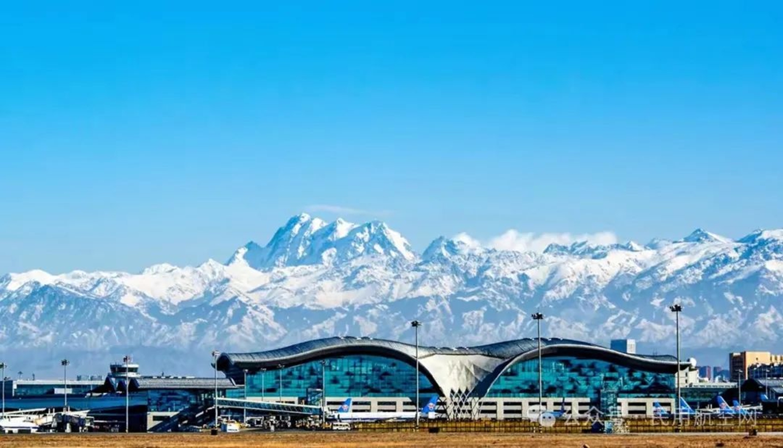 1745569381115282.jpg 圖1:烏魯木齊國際機(jī)場(chǎng)全景圖_副本.jpg